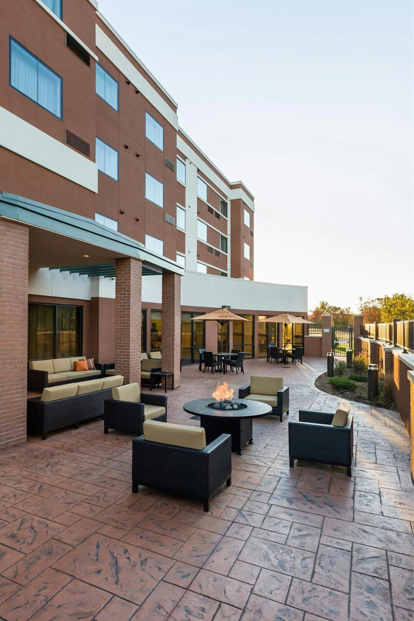 Courtyard By Marriott Kalamazoo Portage Exterior photo